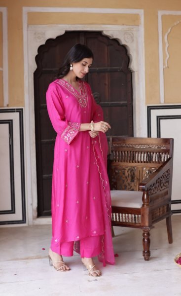 Packing Like Suit Set Royal look Pink color Jacquard Dupatta With Chanderi Top And Bottom set 3 Piece Kurti Set