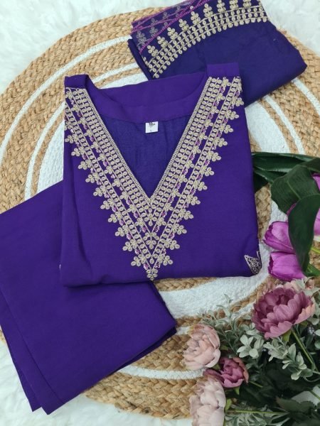 Shop  Latest Embroidered Viscose Chanderi Suit – Kurti, Pant & Dupatta Set  3 Piece Kurti Set