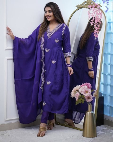 Shop  Latest Embroidered Viscose Chanderi Suit – Kurti, Pant & Dupatta Set  3 Piece Kurti Set
