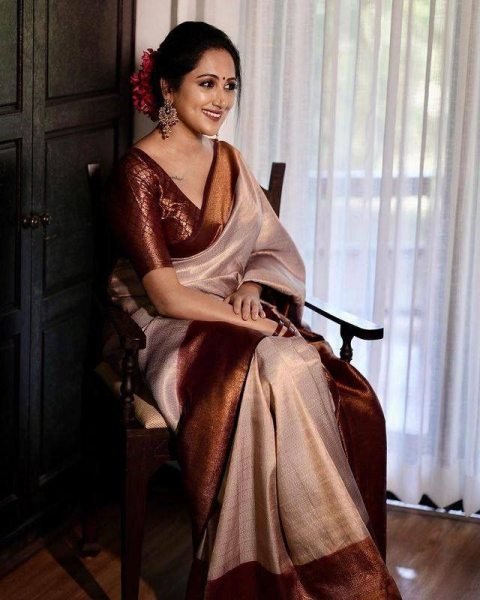 Soft Banarasi Silk Saree With Zari Weaving Banarasi Saree Wholesale