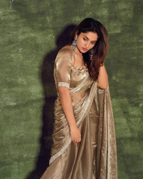  Soft Burberry Jimmy Chuu Saree With HandWork Lace Border  Bollywood Fancy Sarees Wholesale