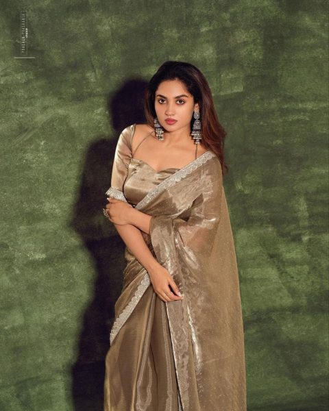  Soft Burberry Jimmy Chuu Saree With HandWork Lace Border  Bollywood Fancy Sarees Wholesale