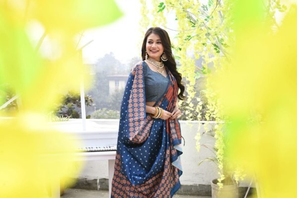 Soft Cotton Silk Saree With All Over Zari Linning Pattern Cotton Sarees Wholesale