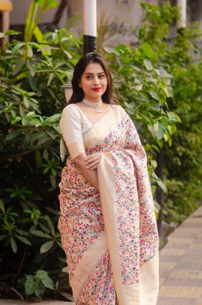 Soft silk saree with floral design  grand border   pallu  running blouse Patola Silk Sarees Wholesale