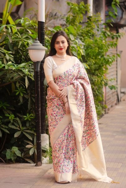 Soft silk saree with floral design  grand border   pallu  running blouse Patola Silk Sarees Wholesale