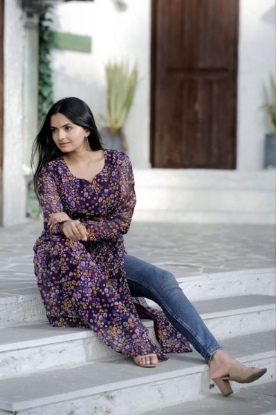 Stylish Butti With Floral Digital Printed Kurti Printed Kurtis