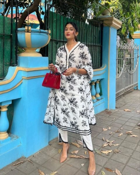 Stylish Heavy Muslin Cotton Kurti Pant With Dupatta Ready To Wear Collection
