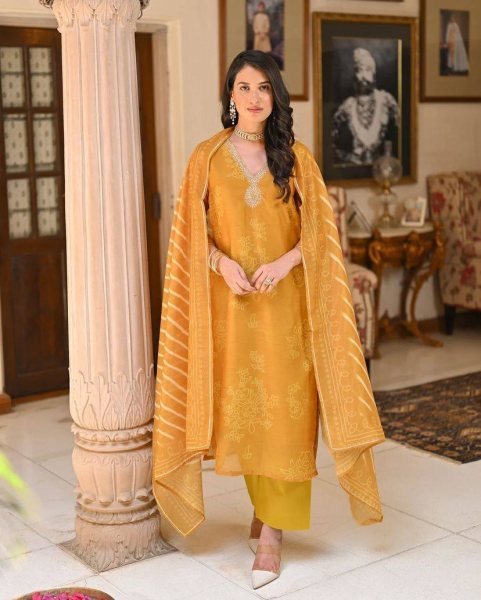 Stylish Rayon Orange Kurti with Gadhwal Pants   Tebby Silk Dupatta 3 Piece Kurti Set
