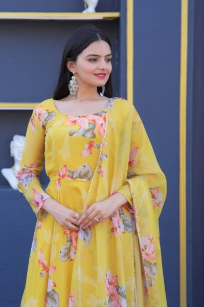 Stylish tabby Silk Flower Print Gown With Dupatta Kurti With Dupatta Wholesale