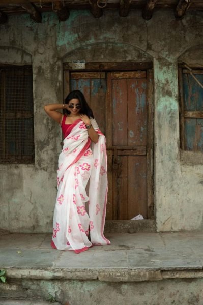 Summer Collection White And Red Mulmul Cotton Floral Design Saree  Cotton Sarees Wholesale