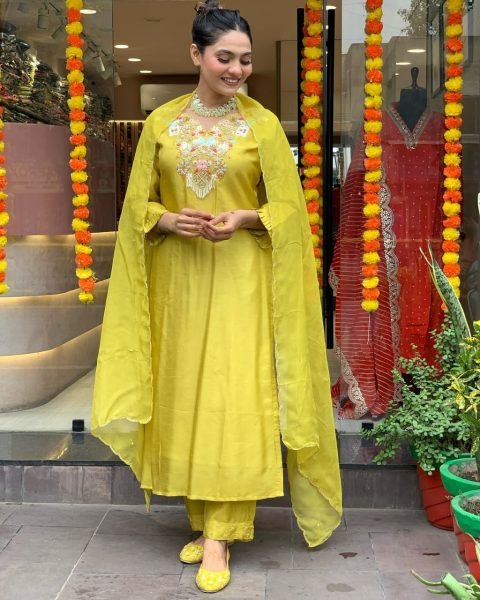 Timeless Chanderi Silk Kurta Set with Exquisite Embroidery at reasonable price 3 Piece Kurti Set