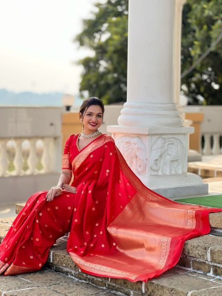 Traditional Soft Silk Zari Saree with Contrasting Border   Designer Blouse Graceful Wedding Look Banarasi Saree Wholesale