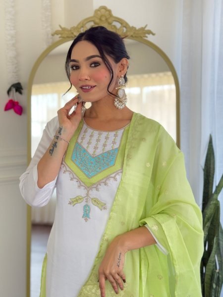 Trendy Fashionable Women White Viscose Silk Kurta Sets 3 Piece Kurti Set