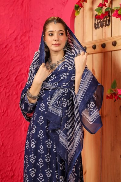 Trendy Viscose Roman Slub Kurta Pant Dupatta Set 3 Piece Kurti Set