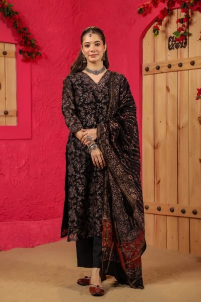 Trendy Women Black Floral Printed V Neck Kurta with Pant  With Dupatta 3 Piece Kurti Set