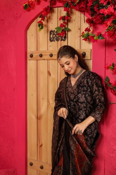 Trendy Women Black Floral Printed V Neck Kurta with Pant  With Dupatta 3 Piece Kurti Set