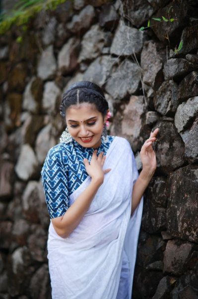 White Color Crape Silk Saree  Silk Sarees Wholesale