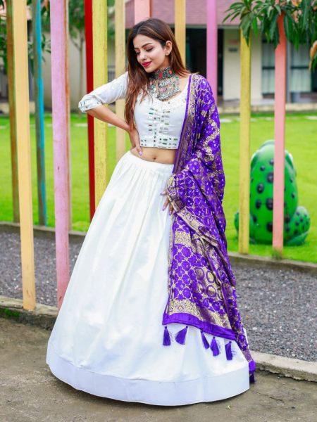 New Chaniya Choli & Blouse Designs for Navratri 2019 - LooksGud.com |  Lehnga designs, Fashion dress party, Frock design