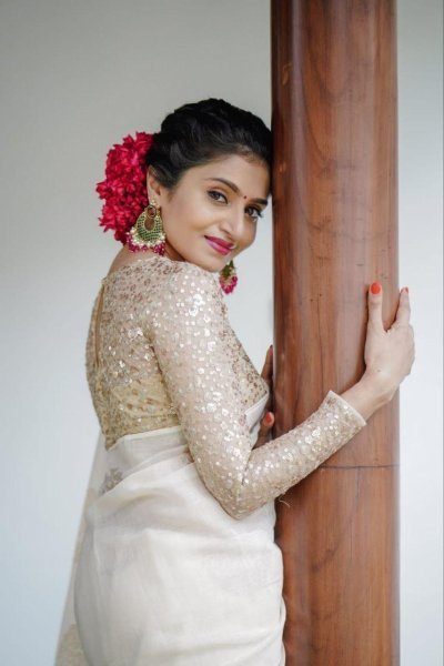 White linen Saree with woven zari jacq design Blouse Linen Sarees Wholesale