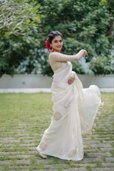 White linen Saree with woven zari jacq design Blouse Linen Sarees Wholesale