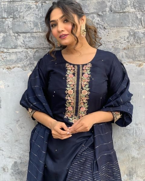 Wholsale Collection Women Beautiful Embroidered Kurti With Pant And Dupatta Set 3 Piece Kurti Set