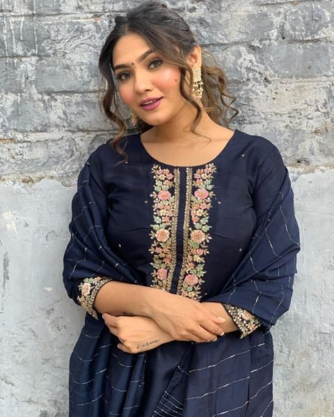 Wholsale Collection Women Beautiful Embroidered Kurti With Pant And Dupatta Set 3 Piece Kurti Set