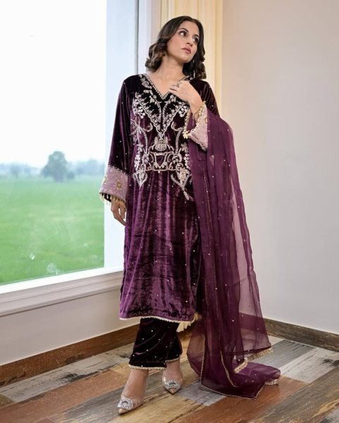 Winter Wear Purple Velvet Sequence  Embroidery Work Suit  With Pant And Dupatta Pakistani Suits Wholesale