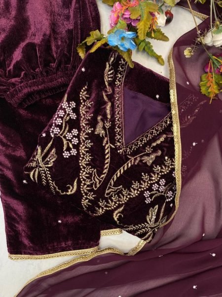 Winter Wear Purple Velvet Sequence  Embroidery Work Suit  With Pant And Dupatta Pakistani Suits Wholesale