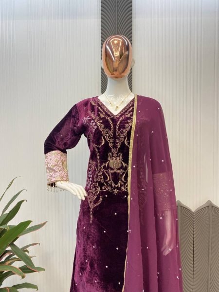 Winter Wear Purple Velvet Sequence  Embroidery Work Suit  With Pant And Dupatta Pakistani Suits Wholesale