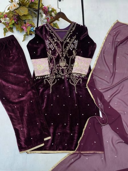 Winter Wear Purple Velvet Sequence  Embroidery Work Suit  With Pant And Dupatta Pakistani Suits Wholesale