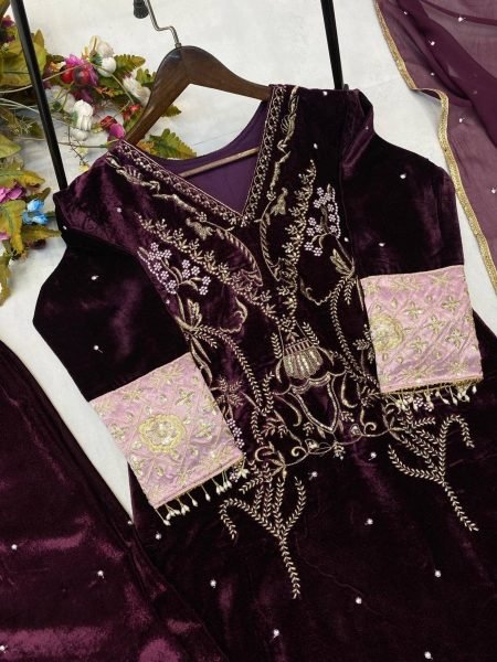 Winter Wear Purple Velvet Sequence  Embroidery Work Suit  With Pant And Dupatta Pakistani Suits Wholesale