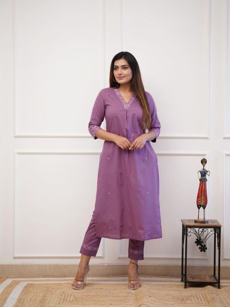 Women Embroidery Rayon Slub Kurti with Bottom Kurti With Bottom Wholesale