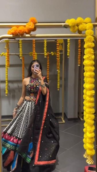 Women Embroidery Work Party Wear Lehenga Choli Navratri Lehnega Choli