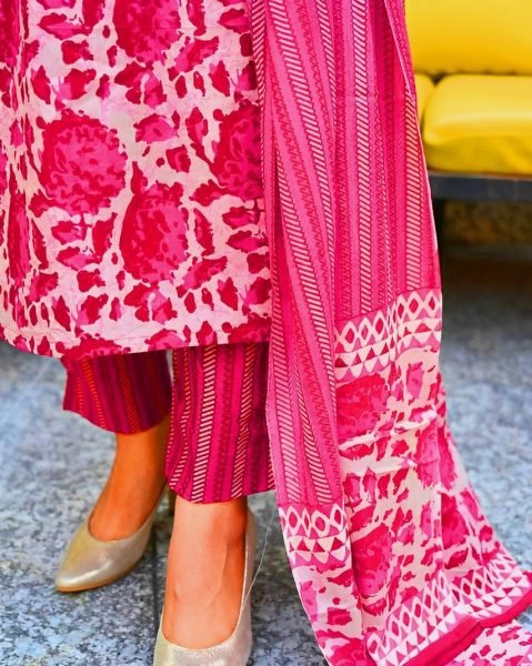 Women Floral Printed kurta and Pant Set With Printed Dupatta 3 Piece Kurti Set