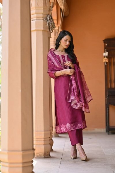 Women Latest growing kurti Pent with duppta set with Dupatta 3 Piece Kurti Set