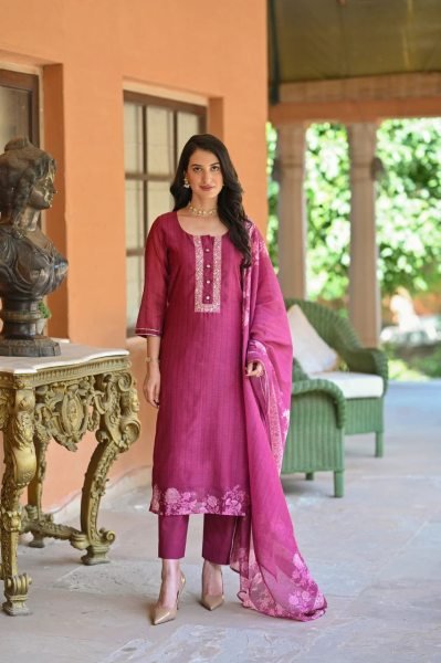 Women Latest growing kurti Pent with duppta set with Dupatta 3 Piece Kurti Set