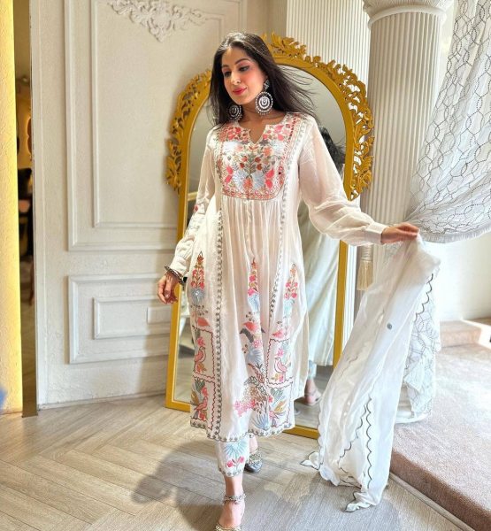 Women s Faux Georgette Embroidered White Salwar Suit   Georgette Kurti 