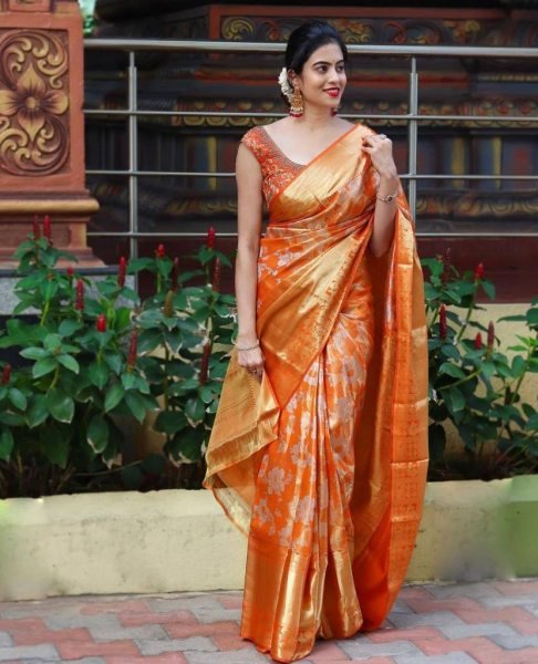Women's Heavy Banarasi Silk Woven Pattern Banarasi Saree Wholesale