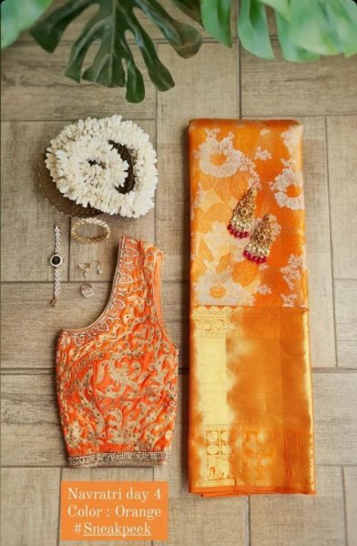 Women's Heavy Banarasi Silk Woven Pattern Banarasi Saree Wholesale