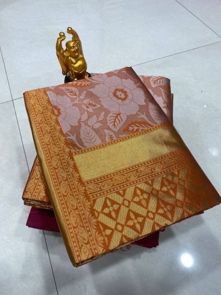 Women's Heavy Banarasi Silk Woven Pattern Banarasi Saree Wholesale