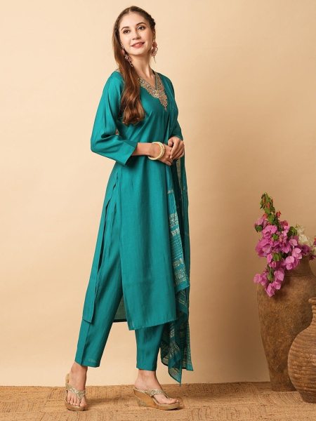 Women Viscose Chanderi Silk Kurti Pant With Dupatta  3 Piece Kurti Set