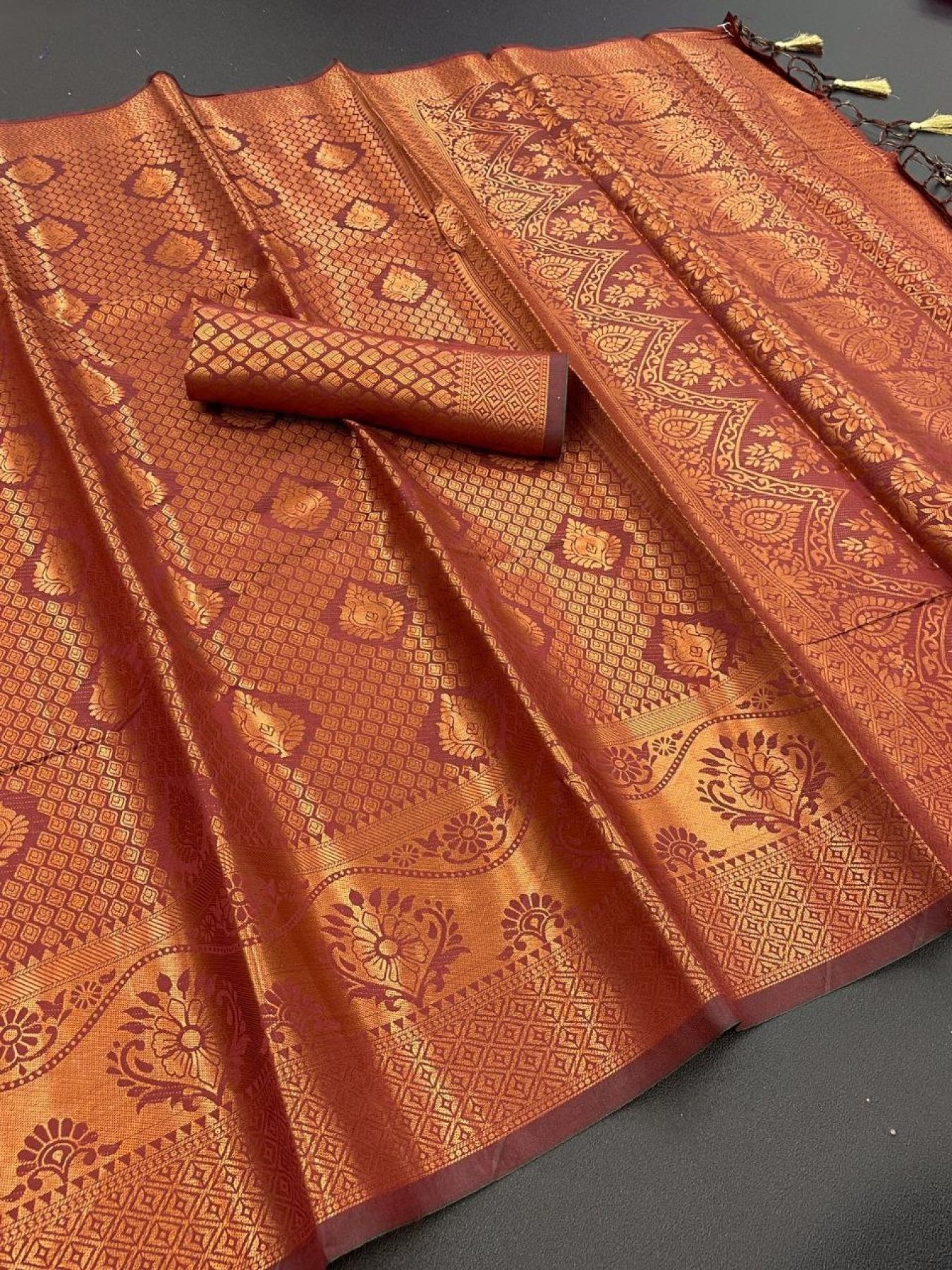 Kanchi Pattu Saree Shops In Kanchi | South silk sarees, Soft silk sarees, Kanchipuram  saree