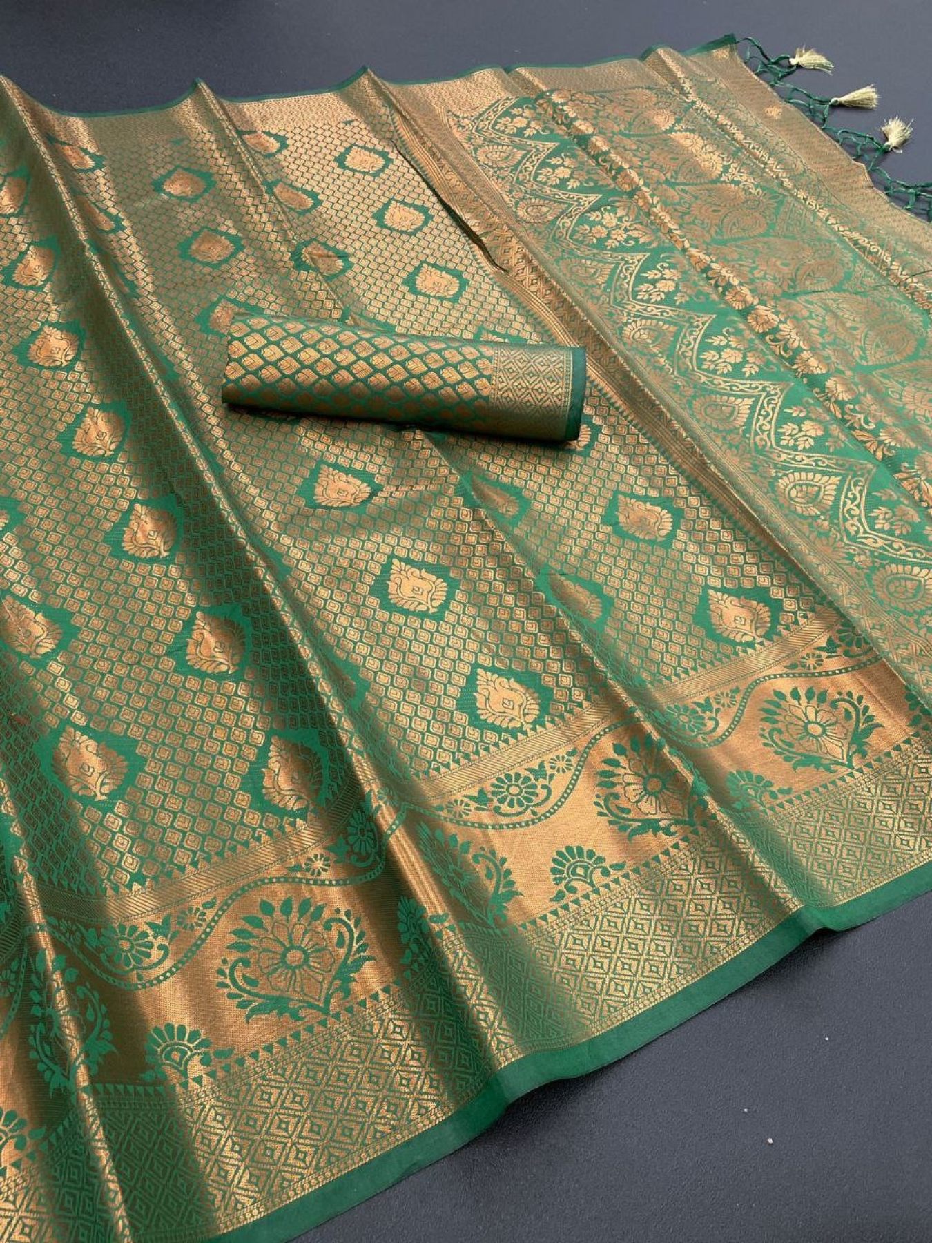 BUNAWAT UTSAV Banarasi Silk Saree Wholesale